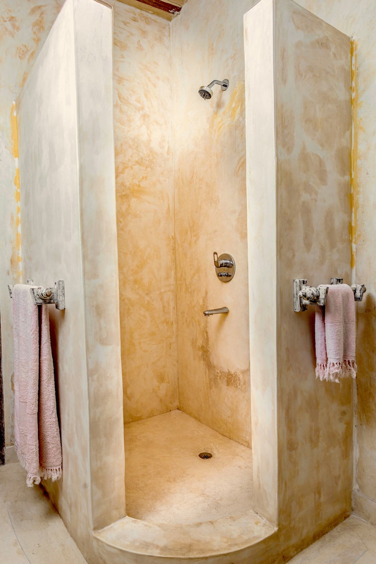 Rooms & Suites