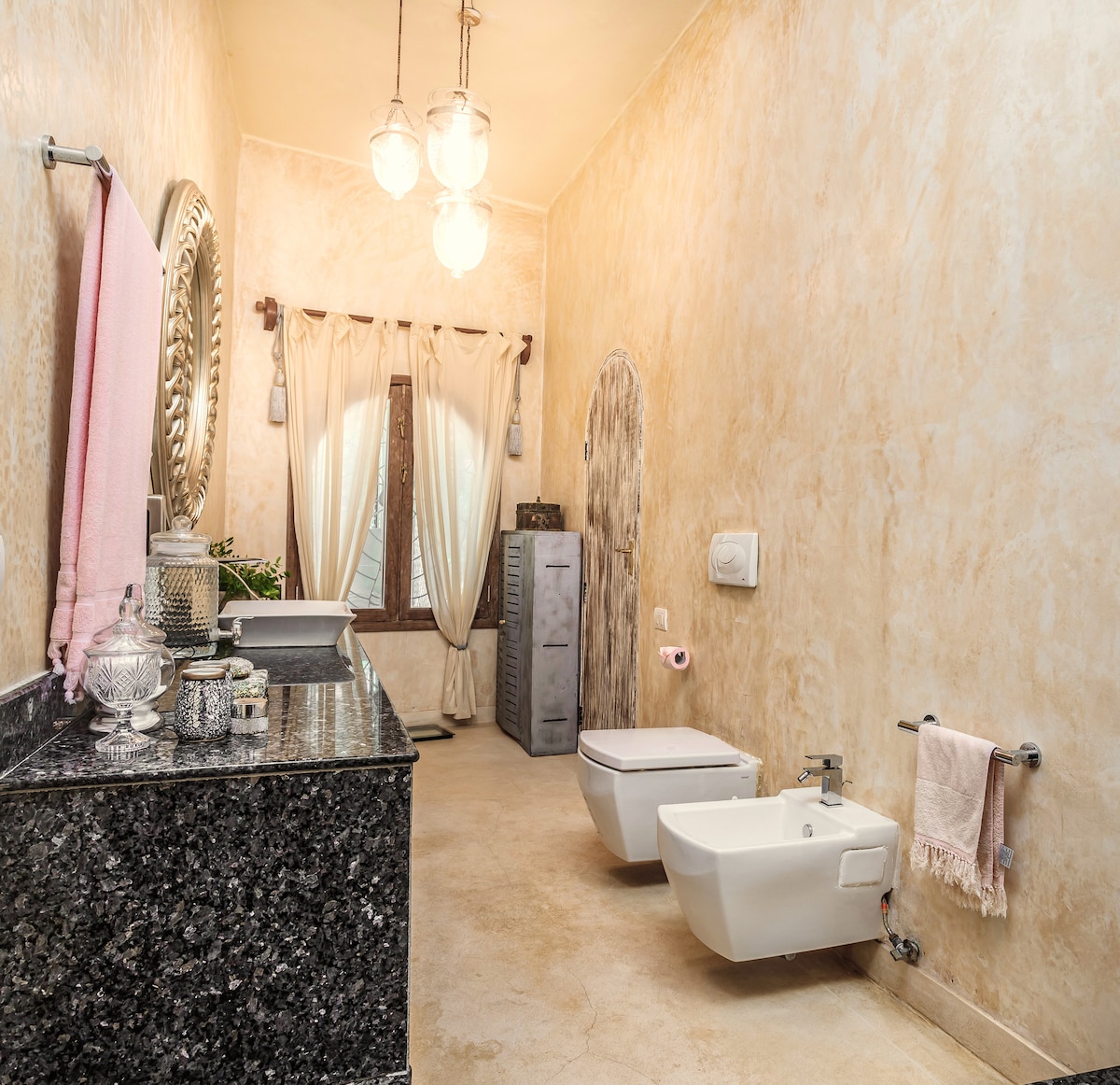 Rooms & Suites
