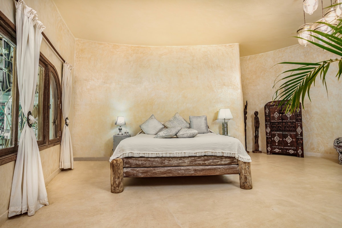 Rooms & Suites