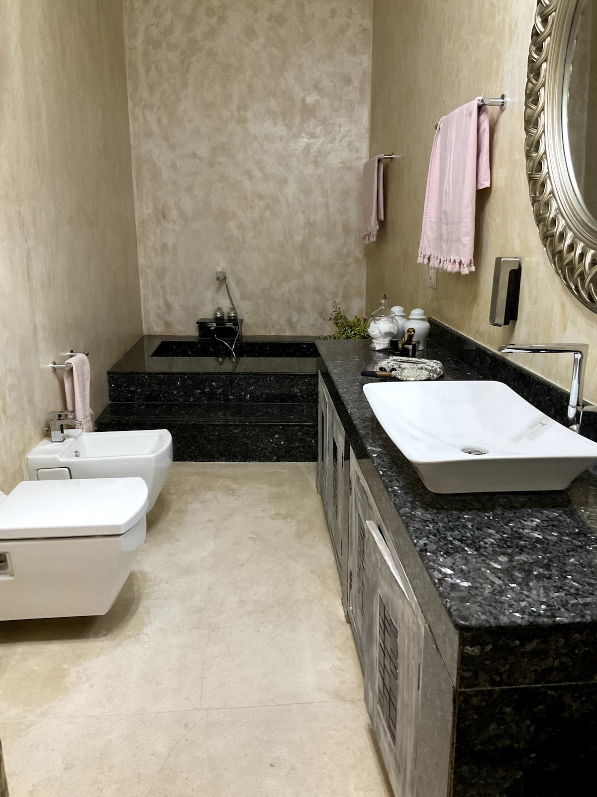Rooms & Suites