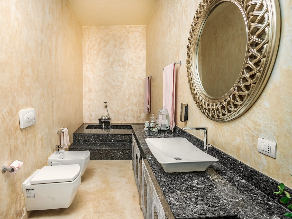 Rooms & Suites