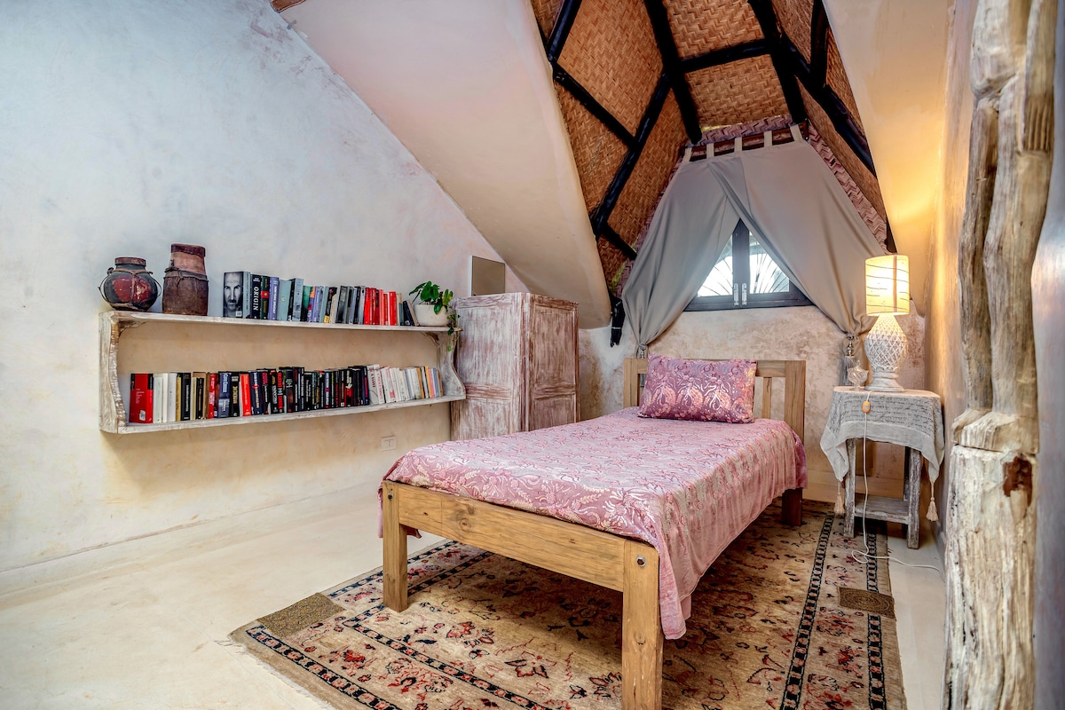 Single Room — Palm